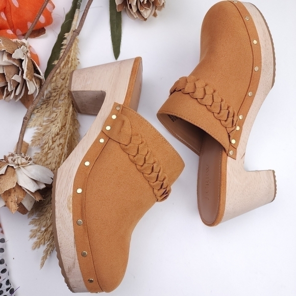 J. CREW Tan Clogs Sz 7½ - Picture 9 of 12